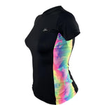 Camisa Feminina Manga Curta FPU50+ Bolsos nas Costas Tie Dye